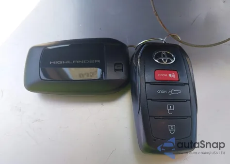 2024 Toyota Highlander Hybrid Xle z USA, uszkodzony, nr VIN 5TDKBRCH1RS635795